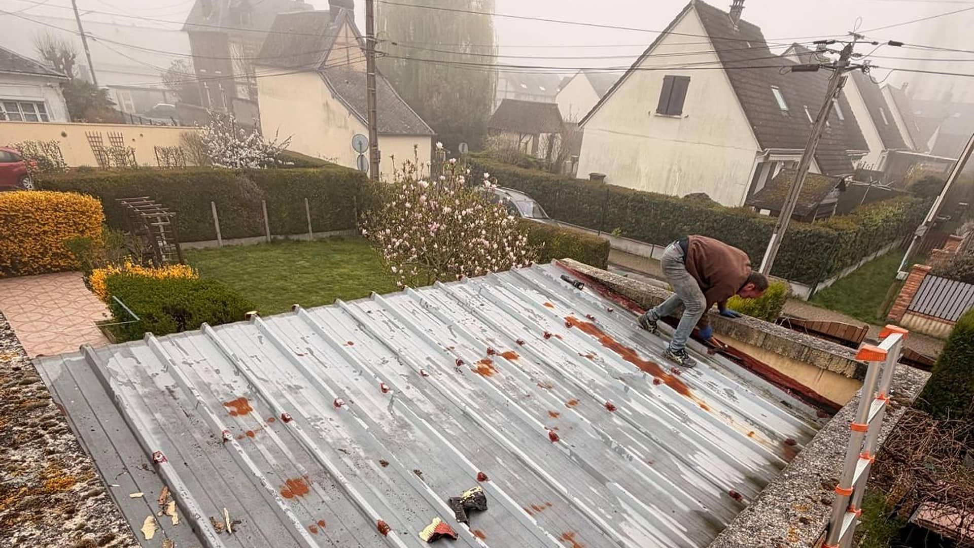 Démoussage de toiture en Seine-Maritime · Verdier Toiture